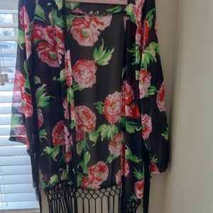 Women's Floral print kimono with black fridges